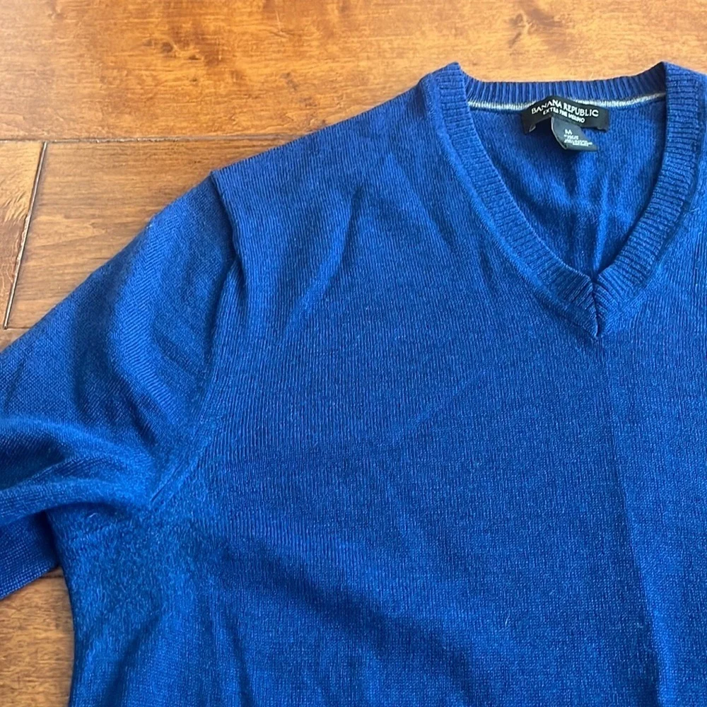 Banana Republic Extra Fine Merino Wool V Neck Sweater Size M